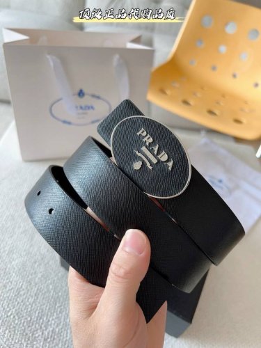 Guangzhou Factory P Direct Prada This versatile accessory features a simple yet