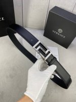 Width 3.5cm Versace This smooth plain calfskin belt is decorated with a geometri