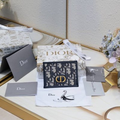 Authentic product available at the counter, top quality, comes with the box show