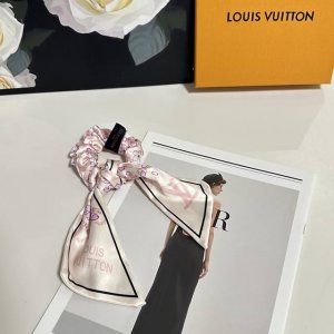 Special packaging Lv Louis Vuitton classic silk hair band looks great on the hea