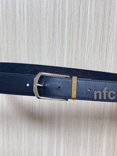 3.5mm double-sided imported cowhide leather, single-sided water ripple texture,