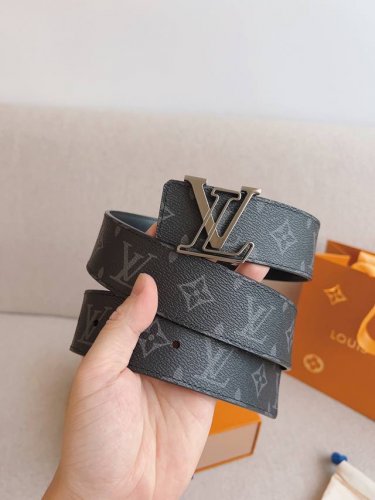 The Lv Line 40mm reversible belt features one side of Monogram Eclipse Reverse c
