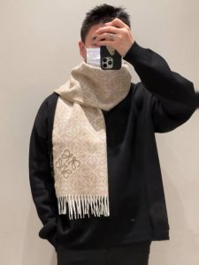 Absolutely amazing! Loewe's new scarf is so popular! The upgraded checkerboard