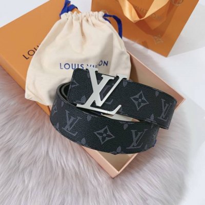 Delivery counter full gift box packaging. Lv 40 mm double-sided belt with canva