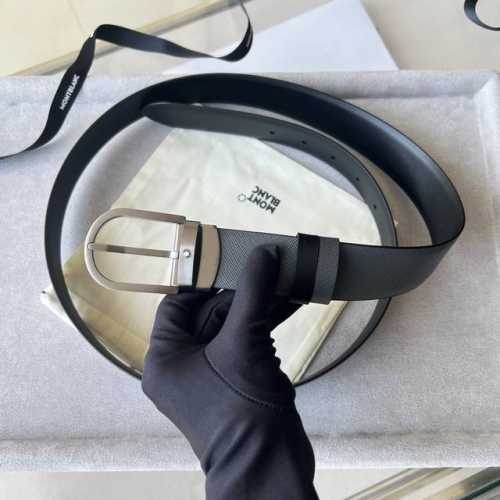 35mm horseshoe-shaped buckle with black and grey reversible leather strap. DDD.