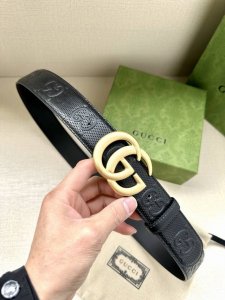 Width 4.0cm This Gucci piece connects the brand's past and future, reinterpretin