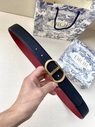 Width 3.5Cm This Dior belt buckle features the "Cd" logo and is crafted from met