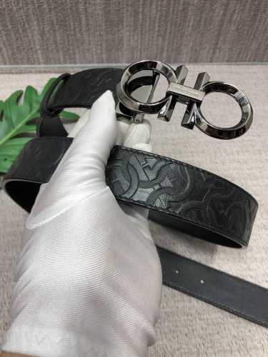 Comes with a full gift box and packaging: Ferragamo belt made of original single