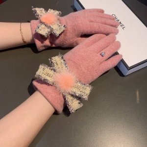 Chanel new wool gloves from the boutique. Stylish gloves, warm for autumn and wi