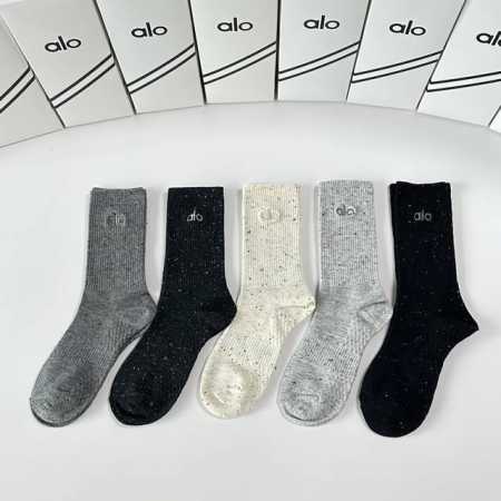 Special Packaging Alo New Painted Embroidered Mid-Length Slouch Socks! Five pair - Click Image to Close