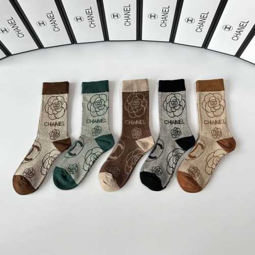 Special boutique packaging Chanel's new double-needle mid-length slouch socks! O