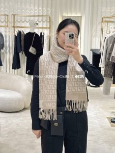 F brand. No agent required! Top quality! Fendi's hottest scarf this year! The mo