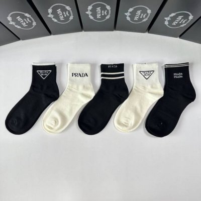 Special packaging from the official store! Prada's new mid-length slouch socks!