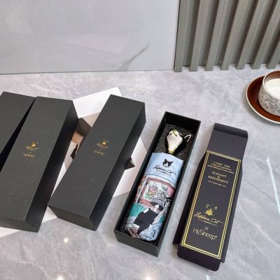 Hepburcat is naturally delicate, with extraordinary temperament and high fashion