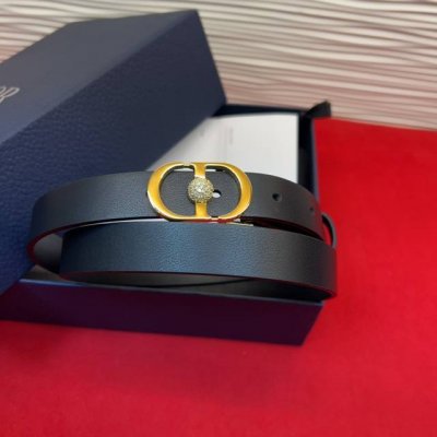 New belt, made of fine top-grain leather, soft and comfortable to the touch, fe