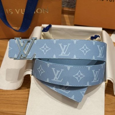 - Lvjia Men's Double-Sided Belt DDD. This double-sided belt cleverly combines M