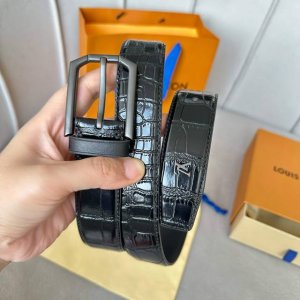 L0Uis Vuitt0N This season's new men's belt is 35mm wide and features classic dou