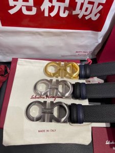 This stylish double-sided belt from Salvatore Ferragamo features a two-tone des