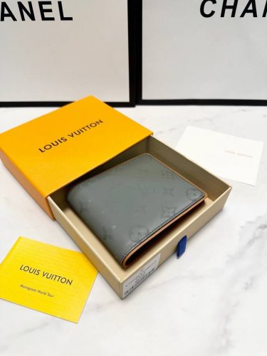 Color: Laser Gray Size: 19X10Lv Classic short style Folding in half Classic and