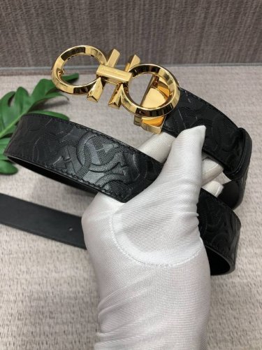 Comes with a full gift box and packaging: Ferragamo belt made of original single