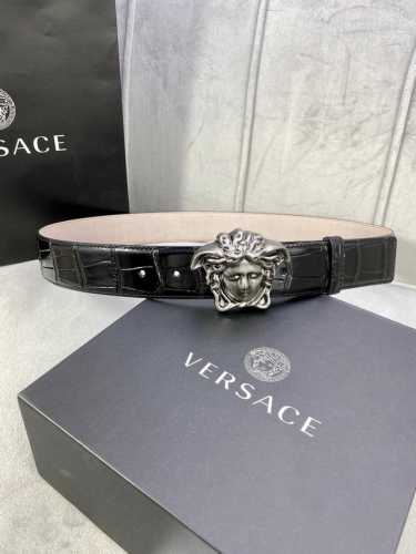 Width 4.0cm Versace logo: 3D Medusa on the belt buckle makes this Palazzo belt h