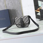 This Gallop messenger bag is a new arrival this season, stylish and simple. Craf