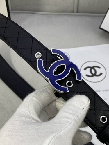 Descente's classic Polo collar design for spring and summer 2025 is paired with