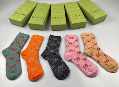 Special Gucci super classic mid-calf socks, one box of five pairs. A classic sty