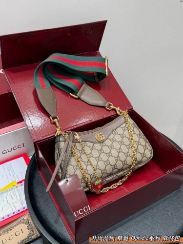 Gift box packagingGucci's new strawberry Ophidia chain underarm mahjong bagwith