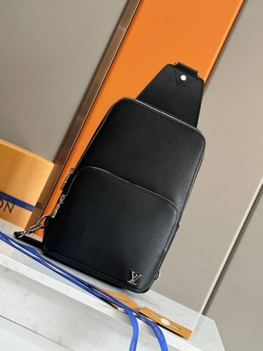 This premium, original, and latest Avenue shoulder bag features signature Taga