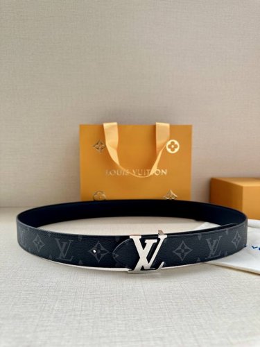 3.4Wide Lv Trunk Double-Sided Waistband Crafted From Grained Leather For A Moder