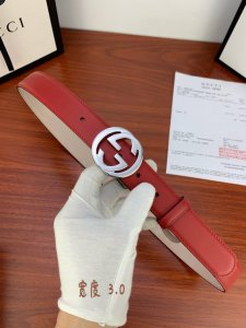 Gucci This slim belt is made of shaved small-grain cowhide leather and features