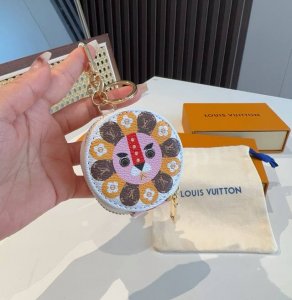 Murakami Takashi co-branded Pandaman LV Bluetooth earphone bag with keychain, u