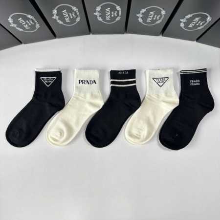 Special packaging from the official store! Prada's new mid-length slouch socks! - Click Image to Close