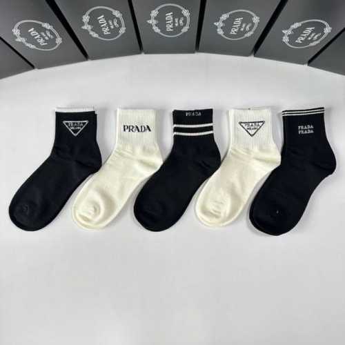 Special packaging from the official store! Prada's new mid-length slouch socks!