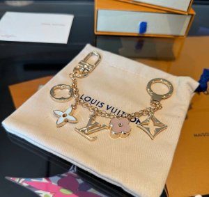 LV keychain bag charm Fleur De Monogram bag charm chain focuses on the classic M