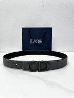 3.5cm Width. This Dior 35mm reversible belt combines elegance with modern style.