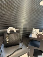 Lv handbag is a hot new style DDD. It looks good when you carry it with you when