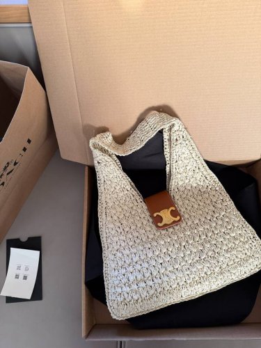 Comes with box Size: 40*26Cm Celine raffia straw bag I have always loved this b