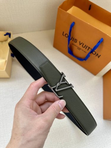 Lv Attract reversible belt features a slightly curved edge and a modern-shaped e