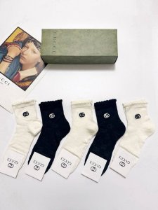 comes with packaging DDD. 5 pairs per box of Gucci's classic logo cotton mid-ca