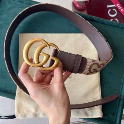 This wide belt features the classic Double G detail, reminiscent of the Gg Marmo