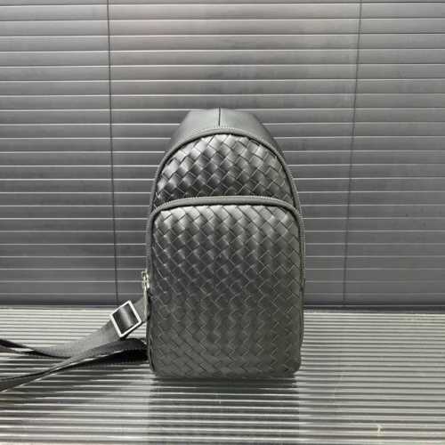 Bottega Veneta hand-woven men's chest bag, shoulder bag, crossbody bag, classic