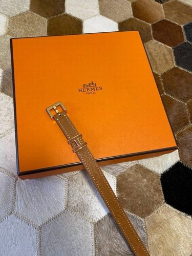 -Pop H15 calfskin thin belt 15 mm, the belt loop is decorated with the same colo