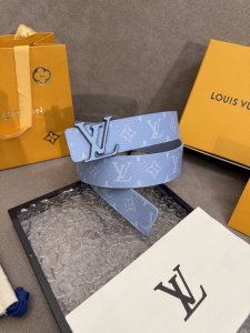 Lv Men's New Belt, 4cm Width, Made of Custom Canvas with a Brand-New Graphic Eff