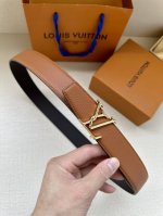 Lv Attract reversible belt features a slightly curved edge and a modern-shaped e