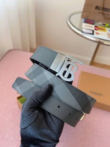 Burberry, a brand that has always upheld its traditional essence, showcases exce Burberry, a brand that has always upheld its traditional essence, showcases exce