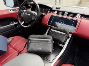 A new high-end Dior shoulder bag. This Dior Rider 2.0 messenger bag features an