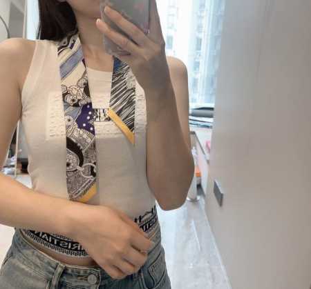 H's new silk scarf, 100% heavyweight silk twill, Herm - Click Image to Close