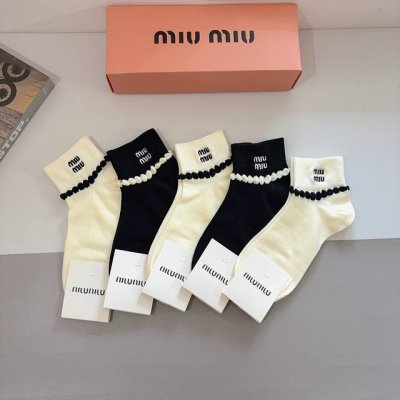 Box of 5 pairs (with packaging) Miumiu new embroidered pure cotton socks, class